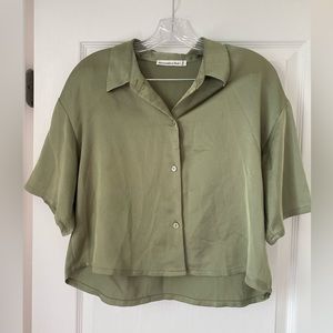 Abercrombie 90s Cropped Boxy Satin Button-Up Shirt